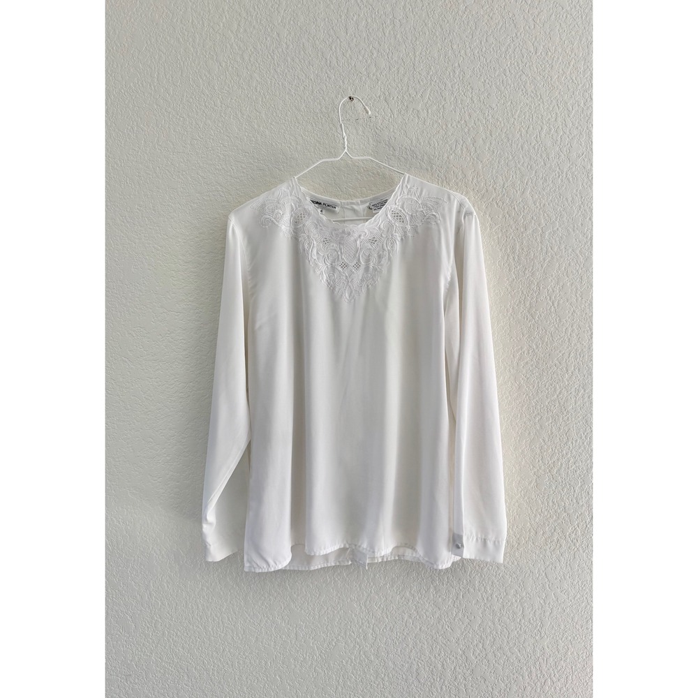 Regina Porter Vintage White Embroidered Lace Neckline Button Back Blouse Size 6